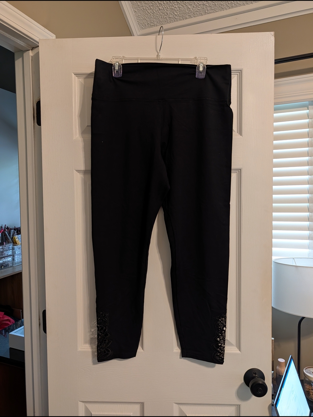aerie Black Capri Leggings with Lace Hem Size XXL
